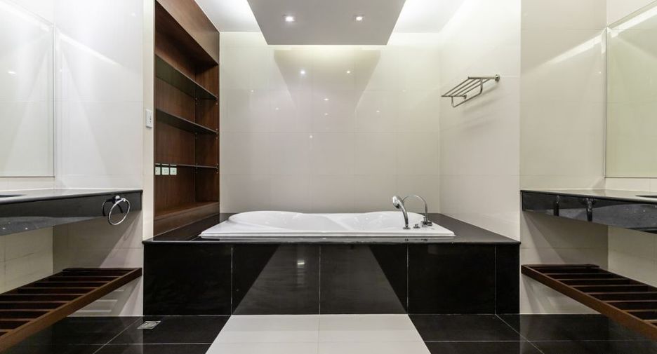 For sale 3 bedrooms condo in Jomtien, Pattaya