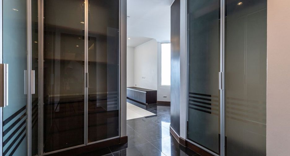 For sale 3 bedrooms condo in Jomtien, Pattaya