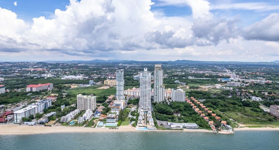 For sale 3 bedrooms condo in Jomtien, Pattaya