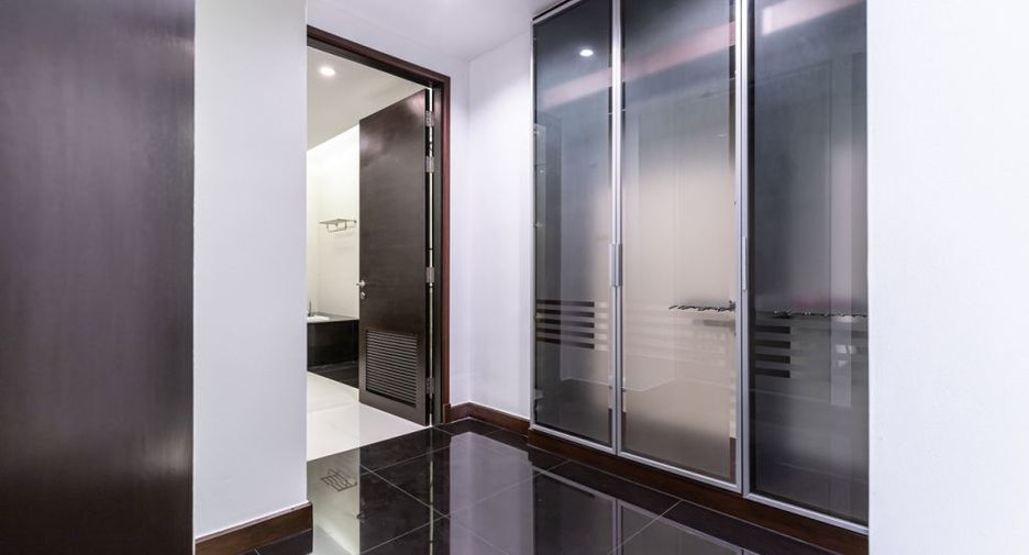 For sale 3 bedrooms condo in Jomtien, Pattaya