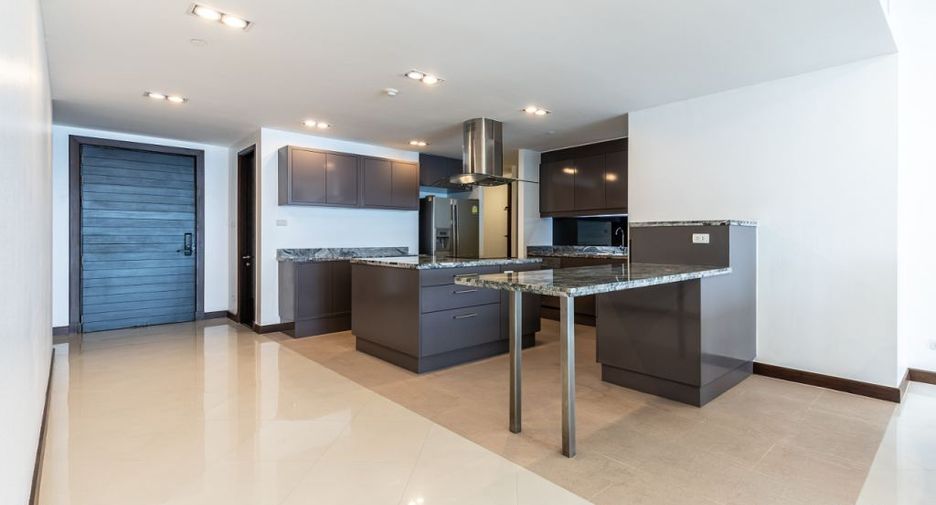 For sale 3 bedrooms condo in Jomtien, Pattaya