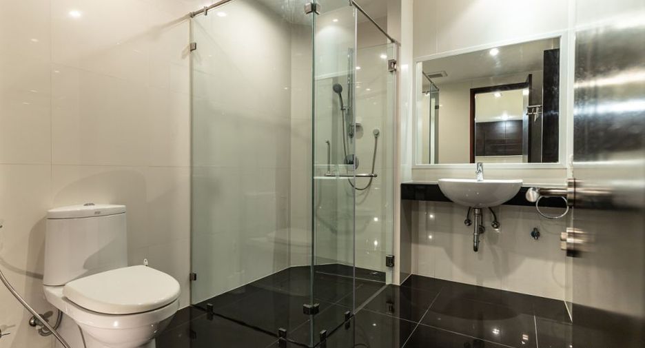 For sale 3 bedrooms condo in Jomtien, Pattaya
