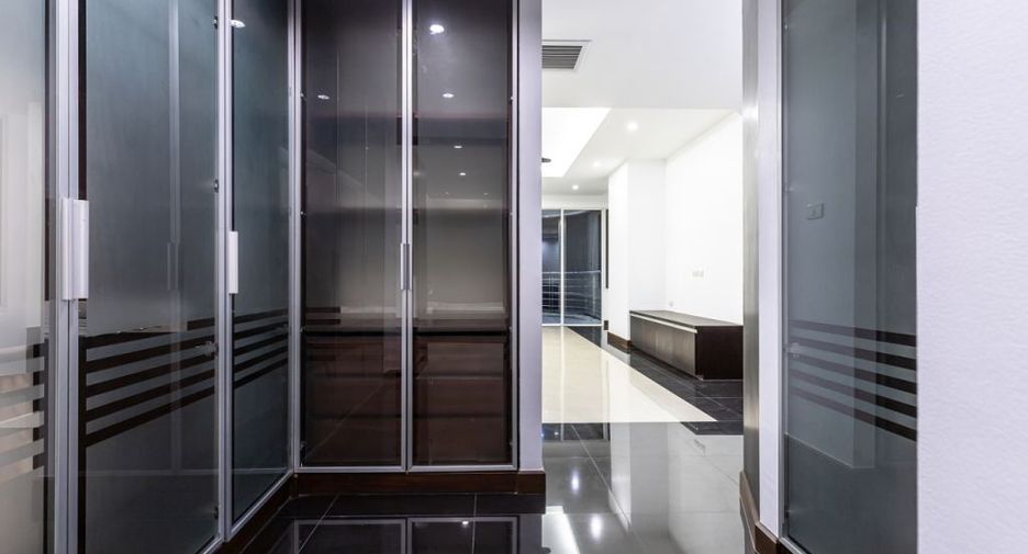 For sale 3 bedrooms condo in Jomtien, Pattaya