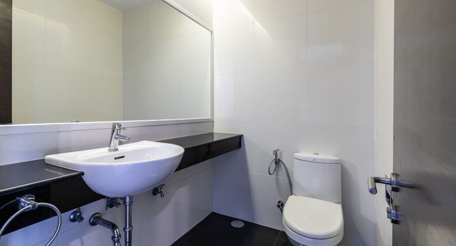 For sale 3 bedrooms condo in Jomtien, Pattaya