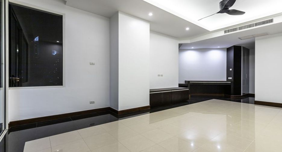 For sale 3 bedrooms condo in Jomtien, Pattaya