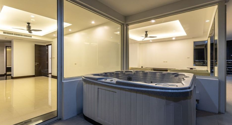 For sale 3 bedrooms condo in Jomtien, Pattaya