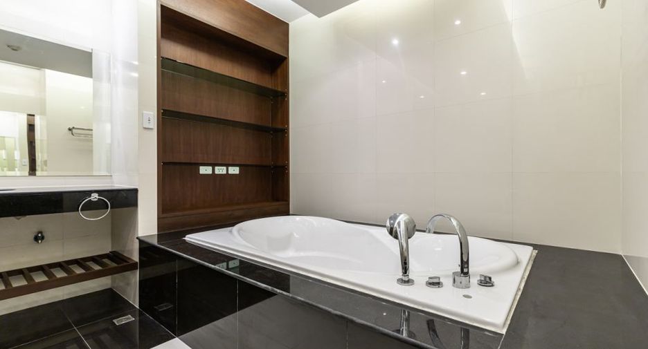For sale 3 bedrooms condo in Jomtien, Pattaya