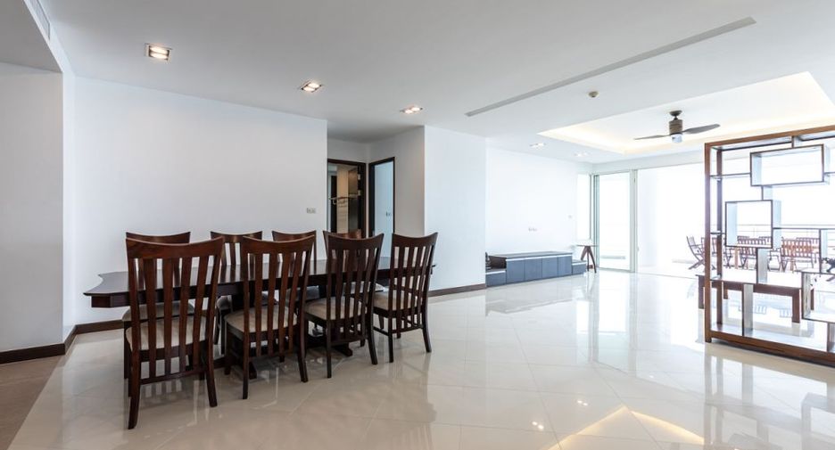 For sale 3 bedrooms condo in Jomtien, Pattaya