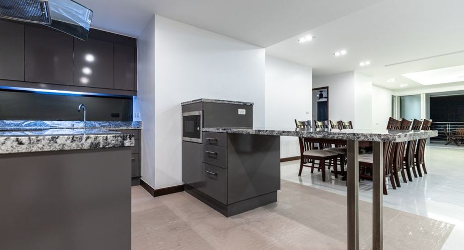 For sale 3 bedrooms condo in Jomtien, Pattaya