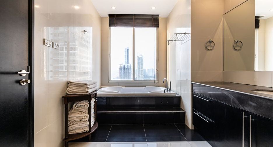 For sale 2 bedrooms condo in Jomtien, Pattaya