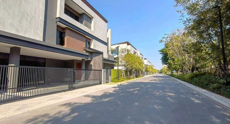 For rent 8 bedrooms house in Bang Kapi, Bangkok