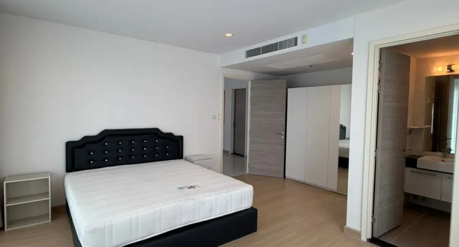 For sale and for rent 3 bedrooms condo in Yan Nawa, Bangkok