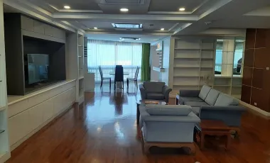 For rent 3 bedrooms condo in Khlong Toei, Bangkok