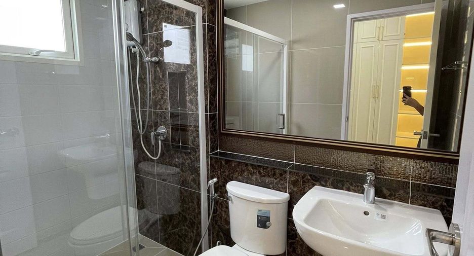 For rent 4 bedrooms hotel in Mueang Samut Prakan, Samut Prakan