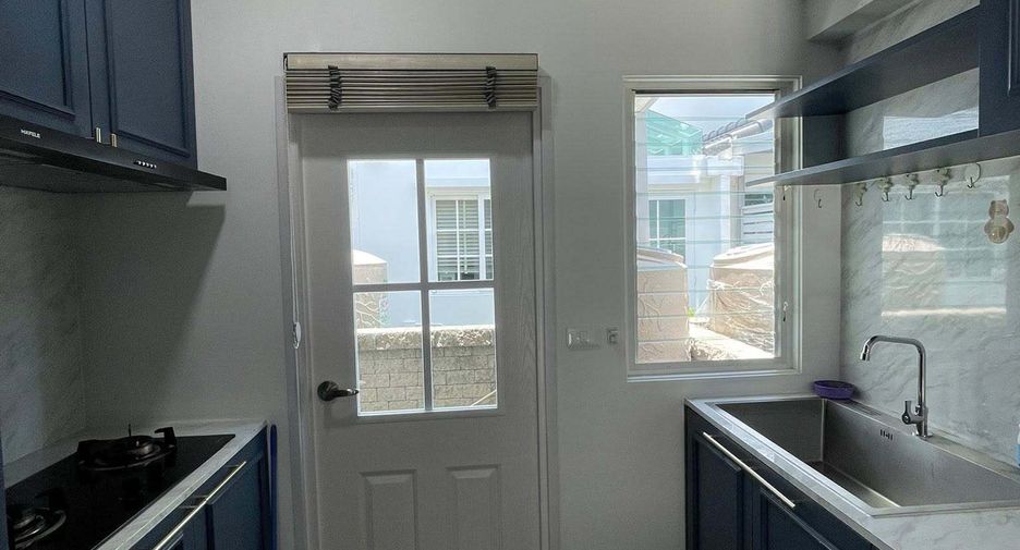 For rent 4 bedrooms hotel in Mueang Samut Prakan, Samut Prakan