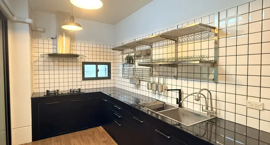 For sale 4 bedrooms townhouse in Bang Kapi, Bangkok