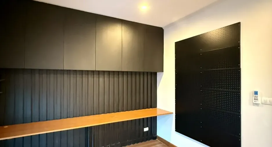 For sale 4 bedrooms townhouse in Bang Kapi, Bangkok