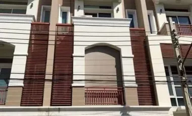 Casa adosada en venta de 3 habitaciones en Bueng Kum, Bangkok