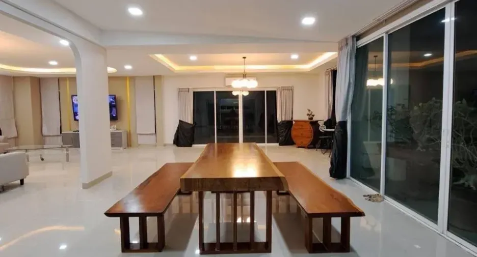 Casa en venta de 5 habitaciones en Suan Luang, Bangkok
