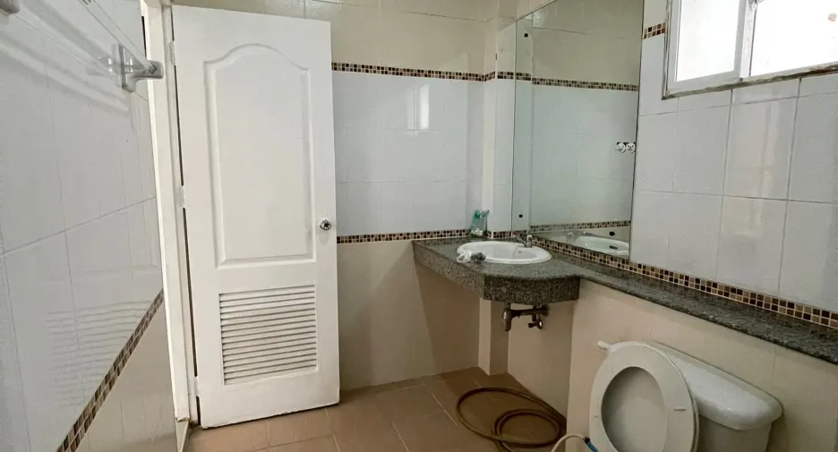 For rent 3 bedrooms house in Khlong Sam Wa, Bangkok