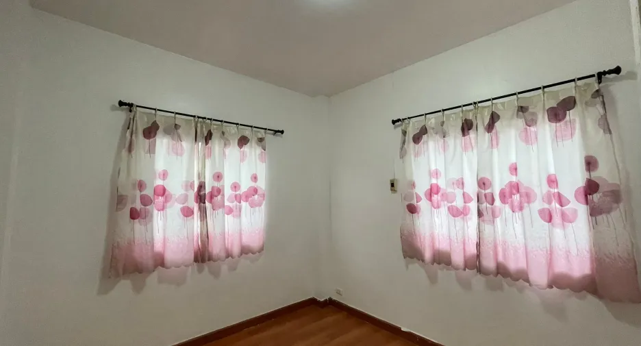 For rent 3 bedrooms house in Khlong Sam Wa, Bangkok