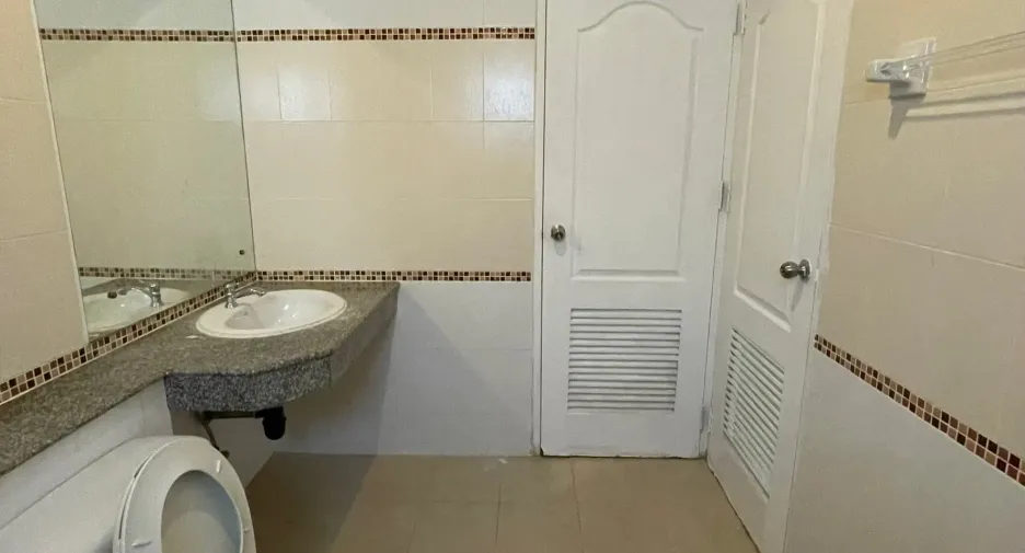 For rent 3 bedrooms house in Khlong Sam Wa, Bangkok