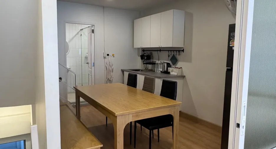 Gewerbefläche zum Kauf mit 2 Zimmer in Phra Khanong, Bangkok