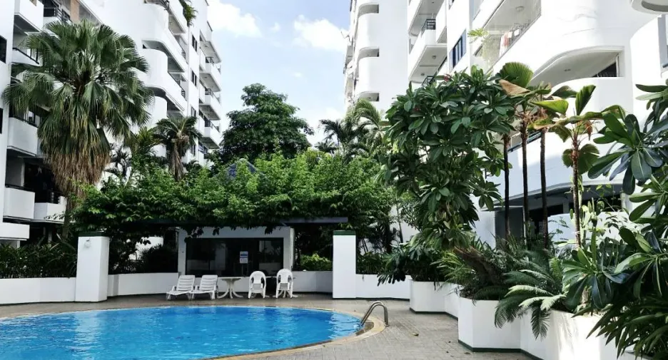For sale 2 bedrooms condo in Phra Khanong, Bangkok