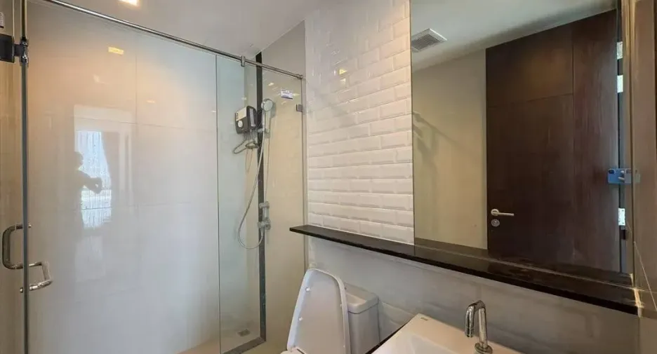 For rent 2 bedrooms condo in Pathum Wan, Bangkok