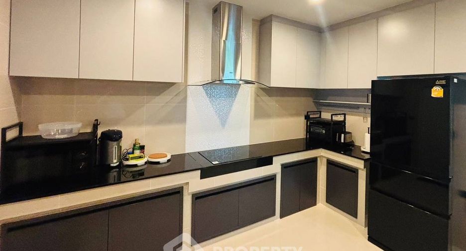 For sale 5 bedrooms house in Bang Kapi, Bangkok