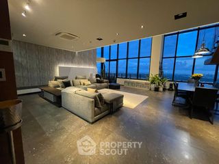 For sale 2 bedrooms condo in Khlong Toei, Bangkok