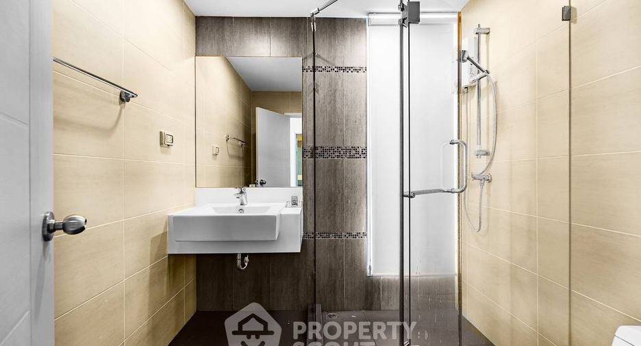 For sale 3 bedrooms condo in Sathon, Bangkok
