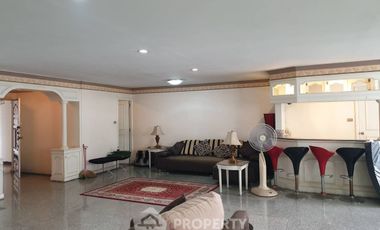 For sale 3 bedrooms condo in Khlong Toei, Bangkok