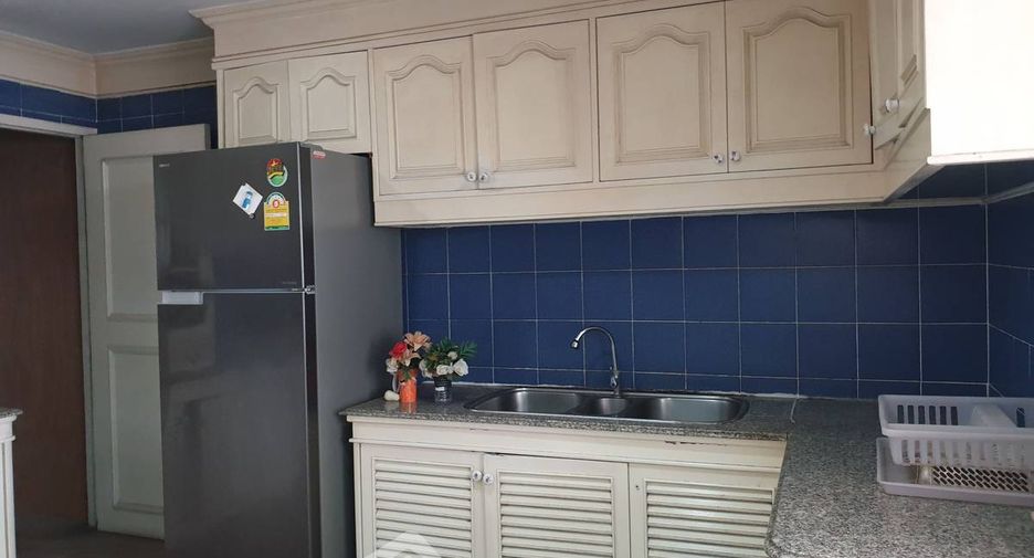 For sale 3 bedrooms condo in Khlong Toei, Bangkok
