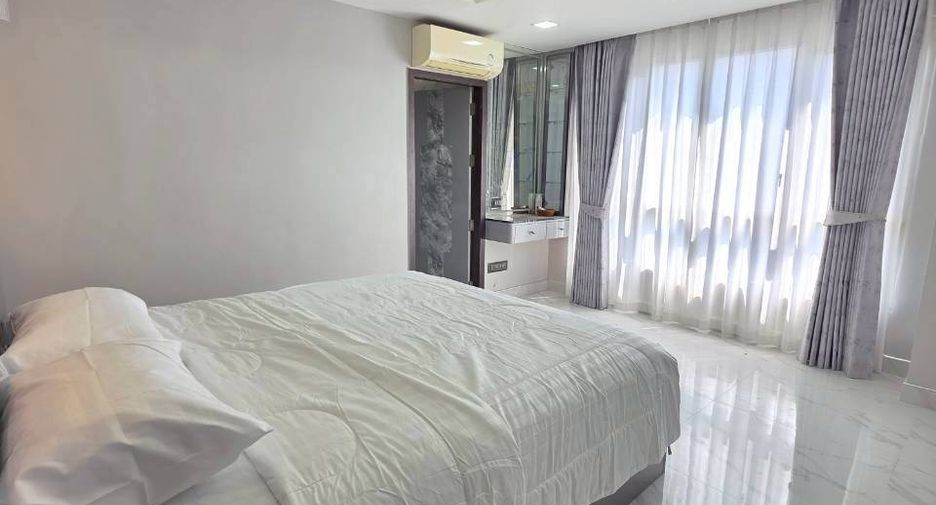 Condo en alquiler de 3 habitaciones en Yan Nawa, Bangkok