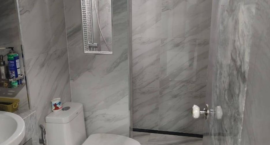 For rent 3 bedrooms condo in Yan Nawa, Bangkok