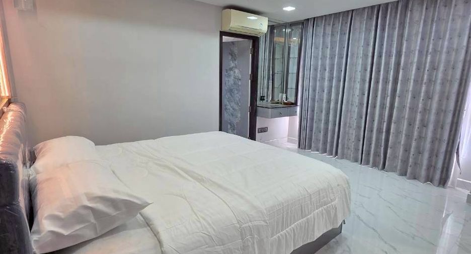Condo en alquiler de 3 habitaciones en Yan Nawa, Bangkok