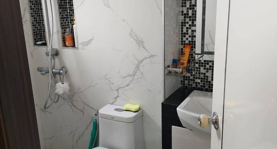 For rent 3 bedrooms condo in Yan Nawa, Bangkok
