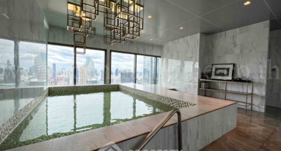 For rent 2 bedrooms condo in Pathum Wan, Bangkok