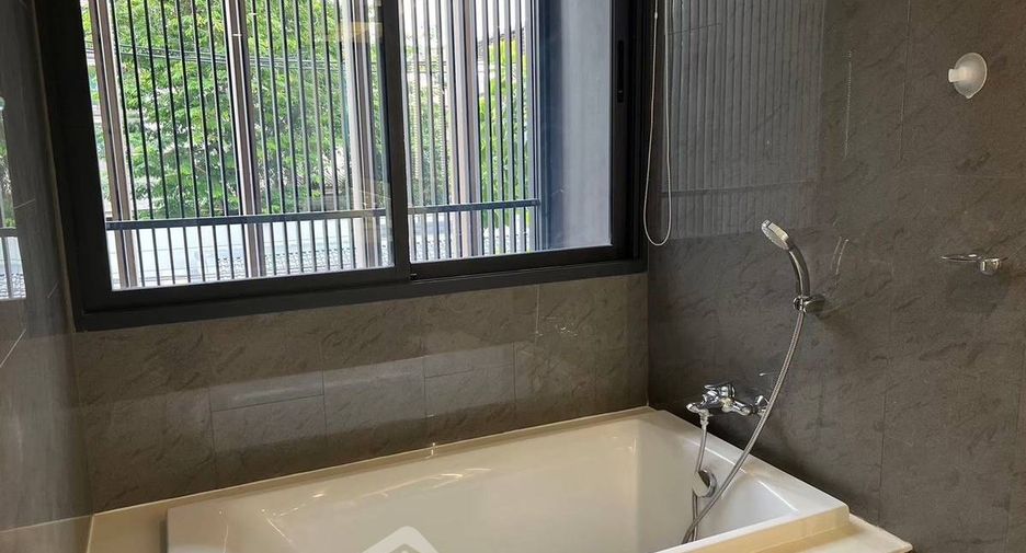 For sale 2 bedrooms condo in Khlong Toei, Bangkok