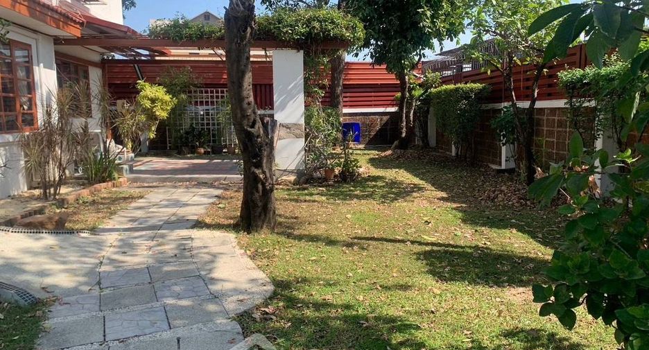 For sale 4 bedrooms house in Mueang Samut Prakan, Samut Prakan