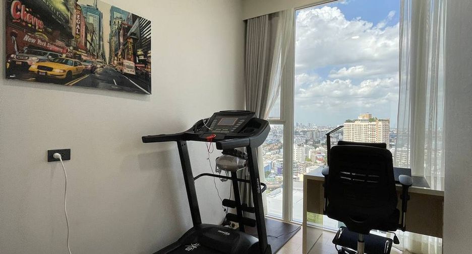 For sale 3 bedrooms condo in Khlong Toei, Bangkok
