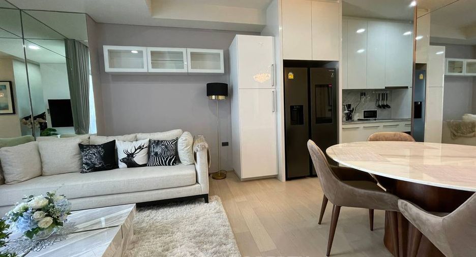 For sale 3 bedrooms condo in Khlong Toei, Bangkok