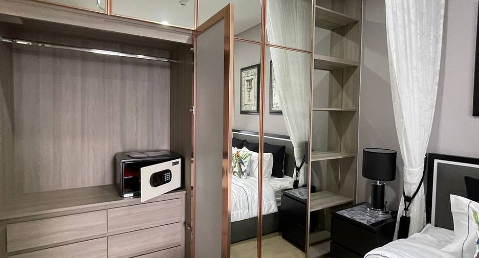For sale 3 bedrooms condo in Khlong Toei, Bangkok