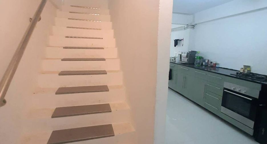 Casa adosada en venta de 3 habitaciones en Bang Kho Laem, Bangkok
