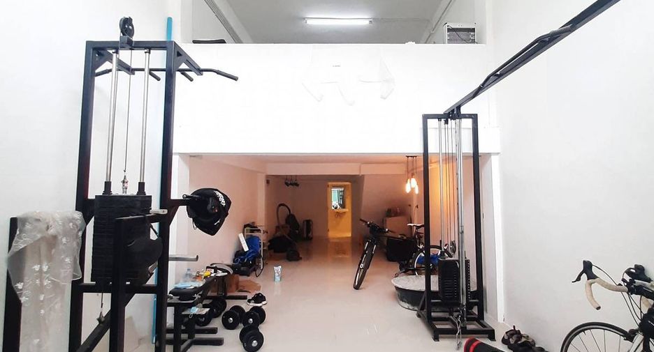 Casa adosada en venta de 3 habitaciones en Bang Kho Laem, Bangkok