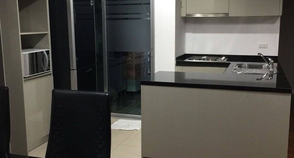 For rent 2 bedrooms condo in Huai Khwang, Bangkok