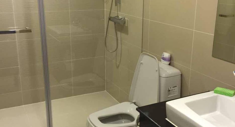 For rent 2 bedrooms condo in Huai Khwang, Bangkok