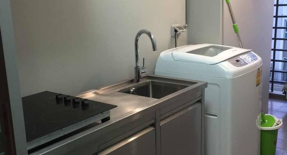 For rent 2 bedrooms condo in Huai Khwang, Bangkok
