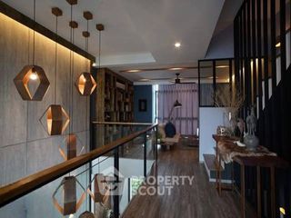 Casa adosada en venta de 4 habitaciones en Bang Na, Bangkok